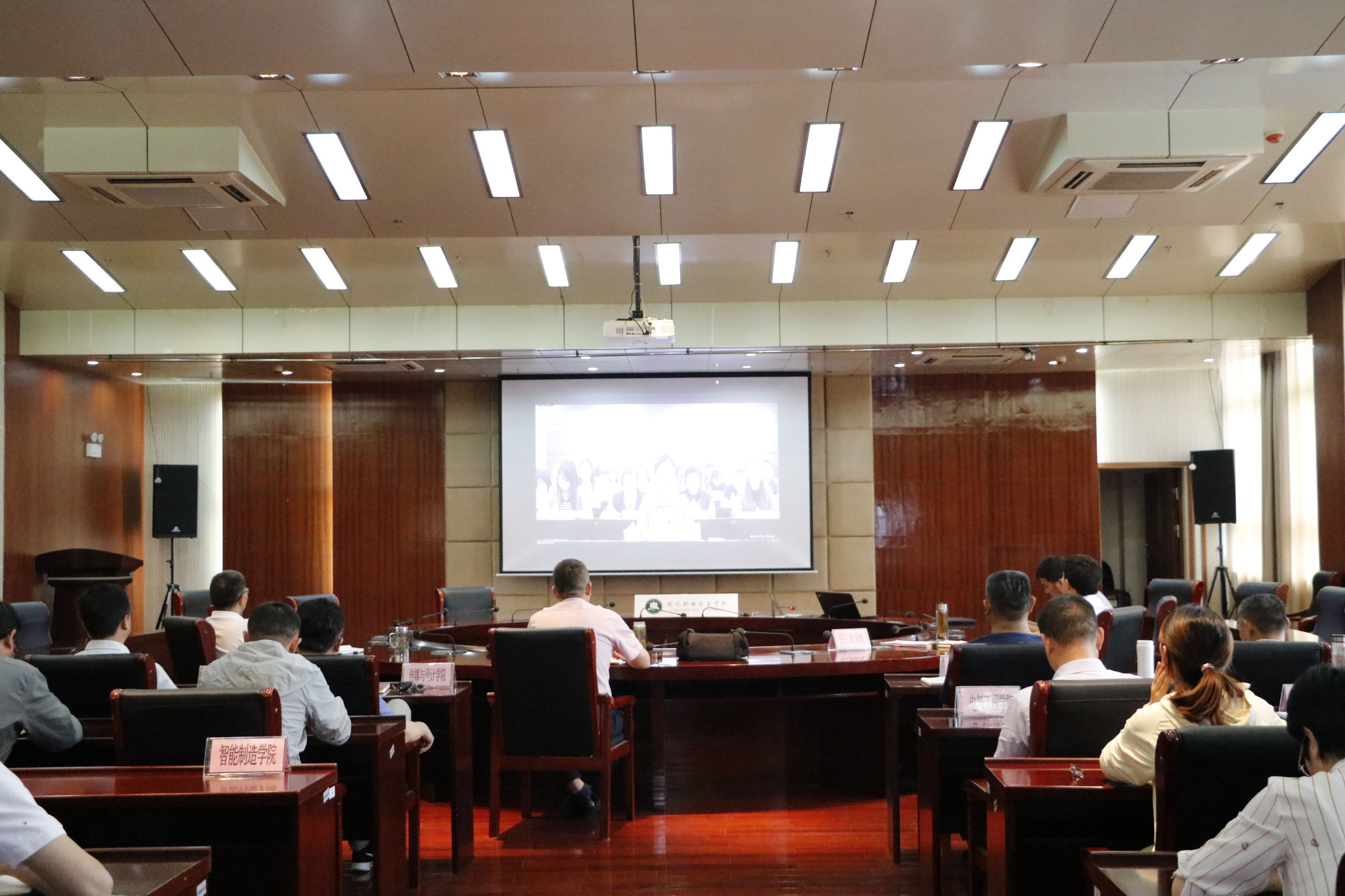 必赢官网组织收看全国高校毕业生就业工作第三次调度视频会