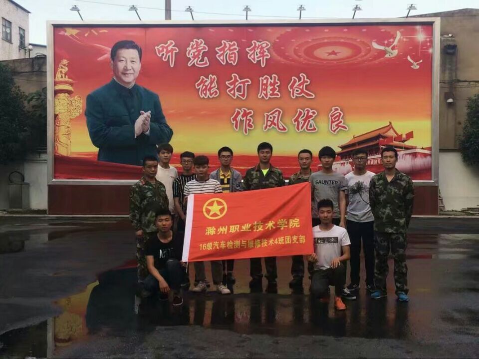 团日活动之“走进军营”1.jpg